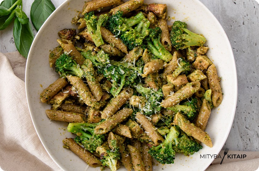 Makaronų su pesto recepto viršelis.